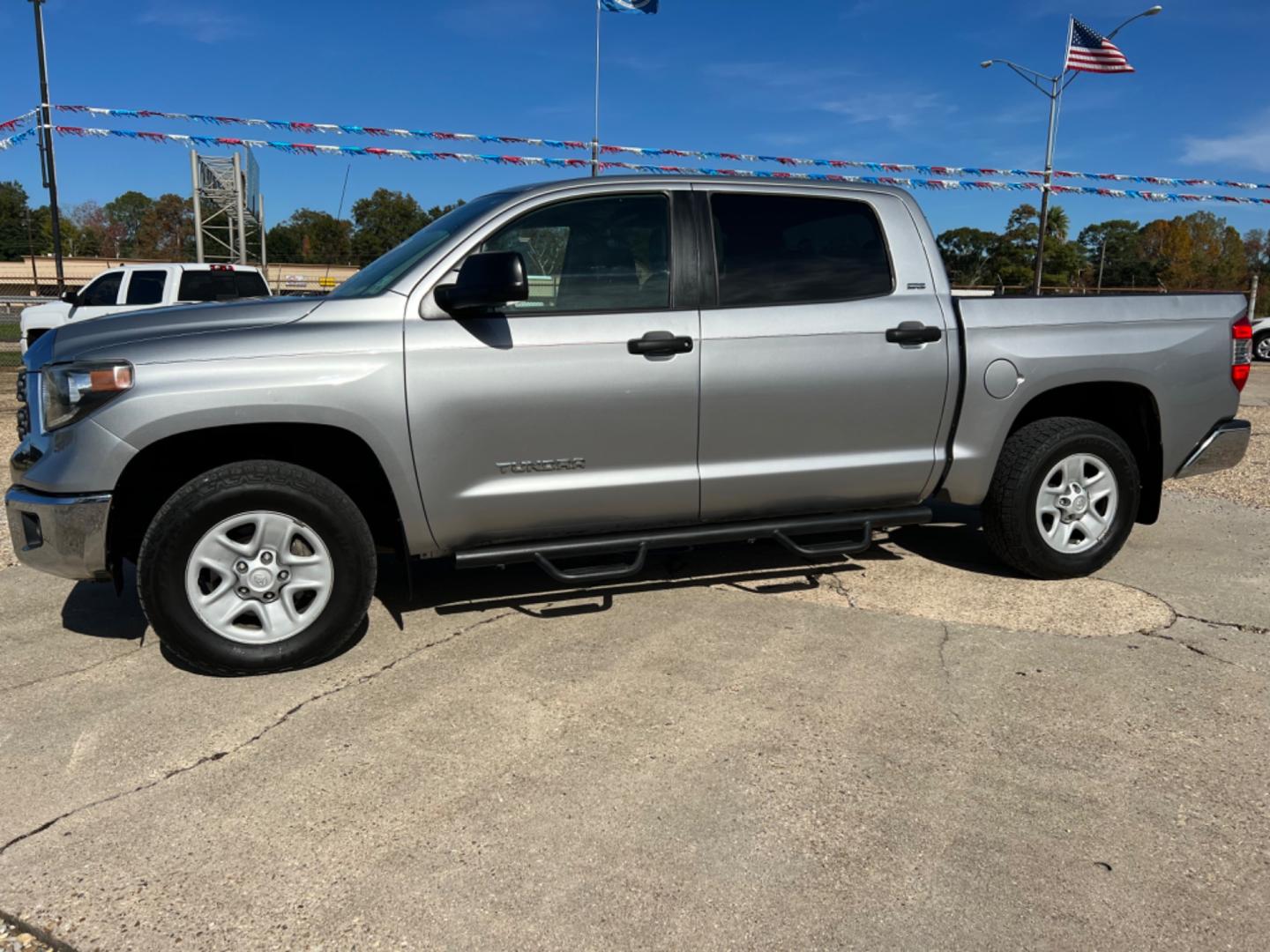 2018 Silver /Gray Toyota Tundra SR5 (5TFDM5F11JX) with an 4.6 V8 engine, Automatic transmission, located at 4520 Airline Hwy, Baton Rouge, LA, 70805, (225) 357-1497, 30.509325, -91.145432 - 2018 Toyota Tundra CrewMax 4X4 155K Miles, 4.6 V8, Power Windows ,Locks & Mirrors, Backup Camera, Cold A/C, Tow Pkg. It Has Dings & Scratches Mainly On Tailgate (See Pic). NO IN HOUSE FINANCING. FOR INFO PLEASE CONTACT JEFF AT 225 357-1497 CHECK OUT OUR A+ RATING WITH THE BETTER BUSINESS BUREAU WE H - Photo#1